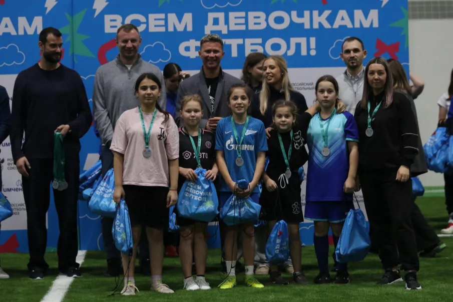 Девчонки на футболе! 
